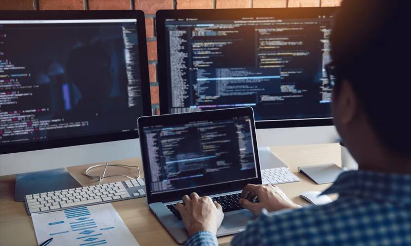 数据科学选型:R与Python如何赋能北塔区网站建设?